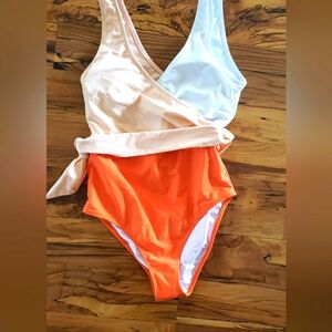 Cupshe cross over swimsuit XS